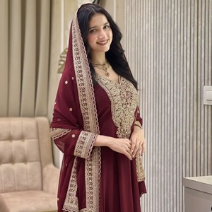 Vestido de Noche para Mujer con Bordado de Lentejuelas, Falda Fluida de 3 Metros y Dupatta de Georgette Sintética con Estampado Floral - Product Image 2