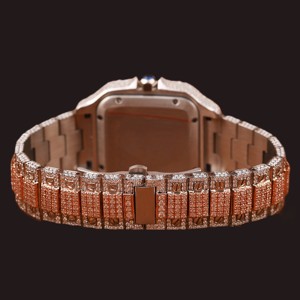 Montre pour homme bicolore style hip-hop avec boîtier carré, cadran à chiffres romains, fonction date automatique, entièrement sertie de moissanite et de diamants ronds - Product Image 3