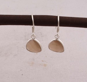 Orecchini all'ingrosso in pietra di luna naturale, argento sterling 925, taglio trilione, con gemma, realizzati a mano, calcedonio pesca, del produttore - Product Image 5
