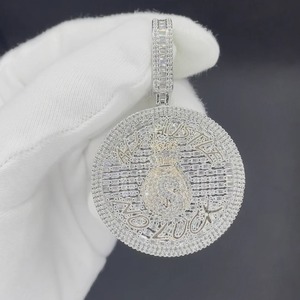 Collar con colgante de letras 'All Hustle No Luck' con diamantes engastados, chapado en rodio, para fiesta - Product Image 1