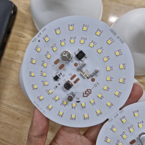 Ampoules LED en forme de T fabriquées au Vietnam, 50W, DOB, haute efficacité, 220V, boîtier en aluminium, lumière 6500K, 3600 lumens, B22/E27, 20000h - Product Image 4