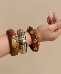 Ensemble de bracelets en bois incrustés de points métalliques tribaux, bijoux ethniques rustiques faits à la main pour la mode bohème, la Saint-Valentin, Noël, vente en gros - Product Image 2