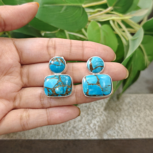 Boucles d'oreilles clous en cuivre plaqué argent 18 carats avec pierres précieuses turquoise pour femmes, style tendance et unique, bijoux minimalistes et audacieux, vente en gros - Product Image 3
