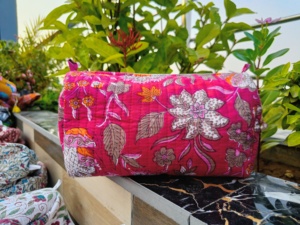 Wholesale Cosmetic Pouches Easy <b>Storage</b> Makeup <b>Box</b> For Her Cotton Quilted Toiletry Bags Handmade Block Print Portable Makeup Bag - Product Image 4