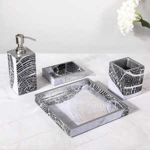 Juego de Baño de Resina Pintado a Mano, Modelo Amor, Decorativo, Funcional e Impermeable, Accesorio de Baño - Product Image 2