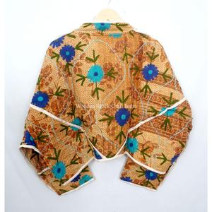 Chaqueta vintage para mujer 100% Kantha, hecha a mano en India, estilo bohemio con bordado, cierre abierto, chaquetas a la moda con estampado floral. - Product Image 6