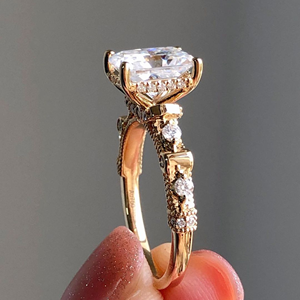 Anillo de Compromiso con Diamante Cultivado en Laboratorio Radiante, Anillo de Boda de 2.90 Quilates, Oro Amarillo de 14k, Joyería para Regalo de Fiesta - Product Image 3