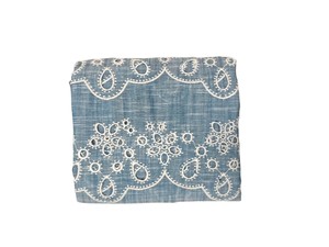 Tissu en coton peigné léger et respirant brodé Schiffli, bleu clair et blanc, bordure à œillets – Meilleures ventes - Product Image 2