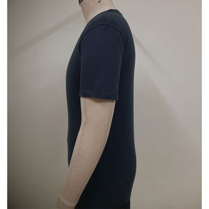 T-shirt en coton uni pour homme, coupe classique, tissu respirant, vêtement décontracté pour l'été, confort quotidien, style moderne et look urbain - Product Image 3