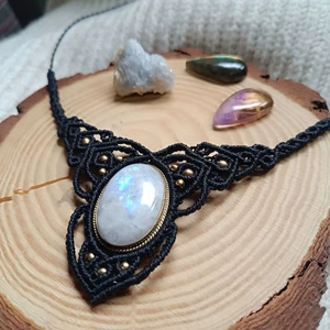 Collar de Macramé Hecho a Mano con Piedra Lunar, Colgante de Macramé Negro Intrincado, Joyería Boho Tribal con Cristal Curativo, Regalo - Product Image 1