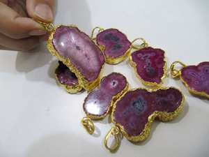 Connecteurs, pendentifs et breloques raffinés en stalactite de quartz solaire rose foncé naturel - Product Image 2
