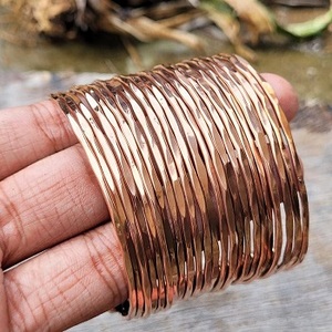 Brazalete de Cobre Chapado en Oro Hecho a Mano por Inspire Jewelry, Cobre Sólido Puro Martillado al Mejor Precio - Product Image 1