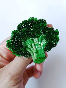 Broche Bordado a Mano con Cuentas, con Intrincado Trabajo de Perlas, Pin Decorativo de Moda para Cada Ocasión - Product Image 1