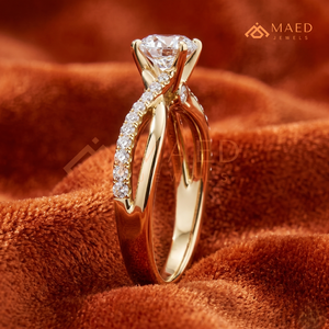 Anillo de Compromiso de Moissanita con Corte Redondo, Chapado en Oro, Diseño Cruzado Infinito con Banda Pavé, Anillo de Boda, Joyería de Lujo - Product Image 2
