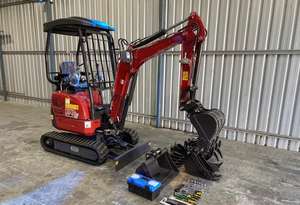 Miniexcavadora de 1.7 S con Brazo Giratorio y Controles Laterales - Product Image 2