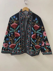 Veste en velours Suzani artistique haut de gamme pour femme, faite à la main, style bohème, courte, pour l'hiver, cadeau, vêtement ethnique, manteau femme d'art populaire - Product Image 2