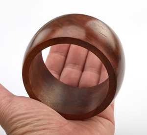 Brazalete de Madera Clásico Cristiano para Mujer con Perlas de Imitación y Acabado Liso para Fiestas - Product Image 2