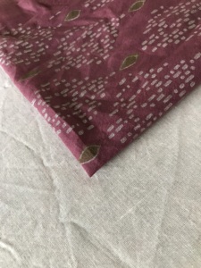 Tela de algodón estampada a mano con motivos dorados |   Textil Étnico Indio Estampado para Prendas de Vestir - Product Image 4