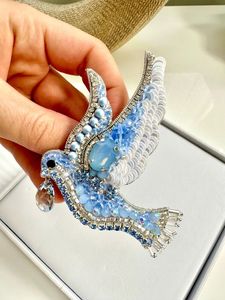 Broche élégante personnalisée faite à la main avec broderie et perles, perles décoratives de haute qualité, d'inspiration vintage, pour mariage, fiançailles, fête - Product Image 3