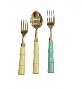 Ensemble de couverts contemporains en acier inoxydable doré, collection de cuillères, fourchettes et couteaux de qualité supérieure - Product Image 3