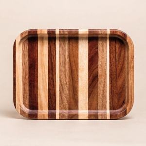 Bandeja de Servir de Madera Hecha a Mano para Cocinas Modernas y Decoración de Mesa - Product Image 1