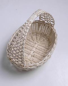 Panier en osier blanc tissé à la main avec poignée, parfait pour la décoration de mariage, les paniers de pique-nique, le rangement et les cadeaux. - Product Image 3