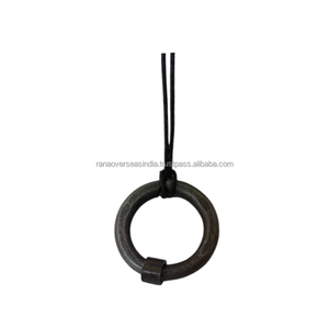 Collar con colgante de hierro Pieza de joyería moderna y elegante perfecta para todas las ocasiones disponible en diversos estilos y tamaños - Product Image 2