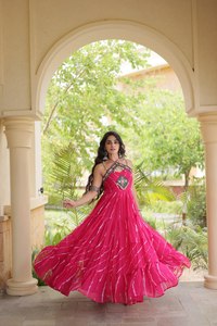Kurti de georgette sintético con estampado Bandhej, bordado Gamthi y adornos de espejo, perfecto para las noches de Garba. - Product Image 6