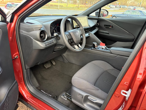 Toyota C-HR Híbrido Enchufable SUV Compacto Crossover Transmisión Automática Volante a la Izquierda Vehículo Familiar Eficiente en Consumo de Combustible - Product Image 5