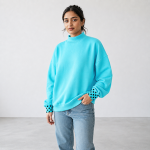 Sudadera de cuello alto de invierno para mujer, de alta calidad, ligera, de algodón y forro polar, con logo frontal personalizado y hombros caídos - Product Image 1