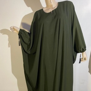Elegante y modesta abaya bordada a mano hasta el suelo para mujer, de manga larga, transpirable, para el Eid. - Product Image 3