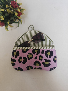 Étui à lunettes de soleil matelassé vert voilette pour femme |   Pochette à lunettes en coton faite à la main, modèle Q P-1, rectangulaire - Product Image 2