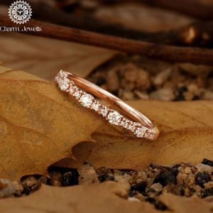 Bague de fiançailles classique pour femme Charm Jewells, trois pierres en moissanite taille coussin, monture à griffes en argent 18 carats, certifiée IGI, 3g - Product Image 1