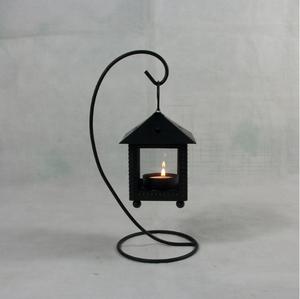 Lanternes à lumière en T en forme de cabane uniques avec support au sol Décor à la maison Agréable conçu Coupe-vent Fer et Verre Lanternes à photophore - Product Image 2