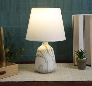 Lámpara de Mesa Moderna de Cerámica con Pantalla de Tela Blanca, Base E27, Fuente de Luz LED Cálida de 3000K, Decorativa para Dormitorio - Product Image 1