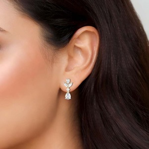 Pendientes de Diamantes con Corte de Pera, Chapados en Oro de 18K, Diseño de Flor con Engaste de Garras, Joyería de Lujo para Bodas - Product Image 6