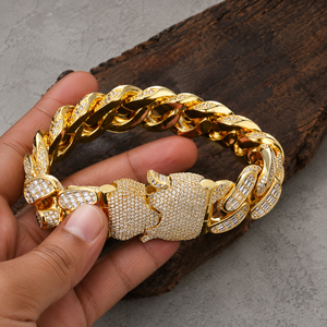 Pulsera Unisex de Plata 925 Chapada en Oro con Eslabones Cubanos Miami y Cierre de Moissanita Redonda y Baguette de Pragalbh Jewels - Product Image 1