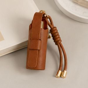 Llavero de cuero PU personalizado con mini botella de perfume y colgante para bolso - Product Image 3