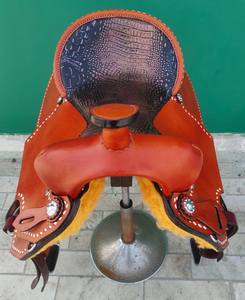 Silla de montar western de cuero para caballo con estructura de fibra de vidrio, silla de montar larga para equitación, silla de vaquero Roughout con adornos de alambre de púas - Product Image 3