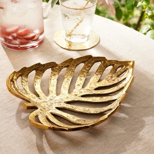 Plateau en métal design feuille de Monstera de luxe pour décoration de table moderne Idéal pour les collations Clés de bijoux Pièce d'accent élégante pour la maison - Product Image 1
