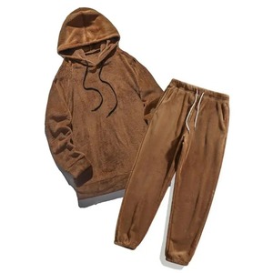 Survêtement en polaire conçu pour un style hivernal et un confort durable, avec un tissu doux, une chaleur légère et un style décontracté pour tous les jours. - Product Image 3