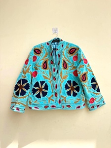 เสื้อแจ็คเก็ตกำมะหยี่ซูซานีทำมือสำหรับผู้หญิง สไตล์ชาติพันธุ์โบฮีเมียน ปักลายสวยงาม เสื้อคลุมฤดูหนาวแบบสั้น ของขวัญสำหรับเธอ - Product Image 1