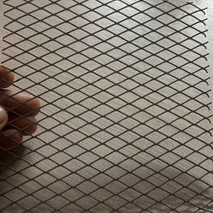 Rouleau de treillis métallique galvanisé diamanté standard et tôle d'acier robuste pour clôtures périmétriques et murs de séparation de sécurité - Product Image 1