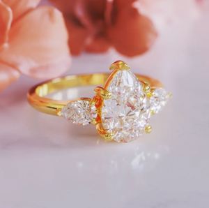 Élégante bague de mariage et cadeau certifiée pour elle, en argent sterling 925 plaqué or rose, sertie d'un moissanite taille poire de 2 carats - Product Image 3
