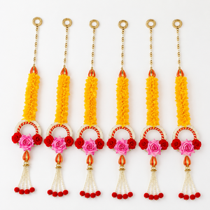 Guirnalda Decorativa con Flores de Caléndula, Borlas de Perlas y Latkan para Puerta, Decoración para Bodas, Diwali y el Hogar, Adorno Festivo - Product Image 1