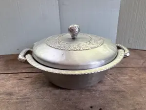 Elegante Cacerola de Acero Inoxidable |   Diseño de Tapa Segura para Mantener los Alimentos Calientes, Frescos e Higiénicos - Product Image 5