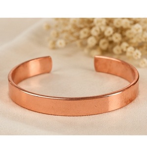 Bracelet manchette ouverte en cuivre pur, personnalisable, de luxe, poli miroir, vierge, pour cadeau promotionnel, par Antique Creations - Product Image 1