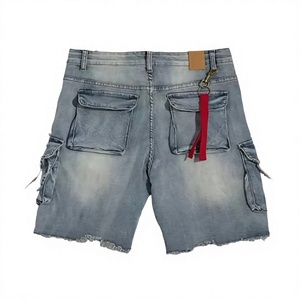 Shorts cargo en jean délavé vintage, déchirés et usés, avec poches utilitaires et sangles latérales, style streetwear pour homme - Product Image 2