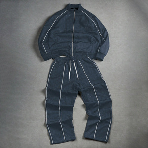 Ensemble de survêtements streetwear coupe-vent pour hommes et femmes, look inspiré de la mode - Product Image 1