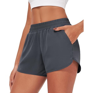 Shorts de sport gris foncé pour femmes, en polyester, taille haute, avec poches latérales, respirants, pour l'entraînement en salle de sport - Product Image 1